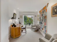 Недвижимость Lamont Road: 12