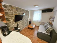 Недвижимость 1-комнатная квартира в центре Копера: 1