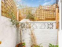 Недвижимость Eccles Road: 2