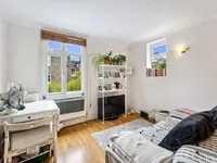 Недвижимость Kelmscott Road: 1