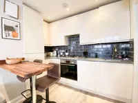 Недвижимость Shoot Up Hill, West Hampstead Borders: 7