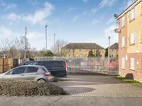 Недвижимость Sandifer Drive, Cricklewood: 4