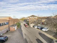 Недвижимость Sandifer Drive, Cricklewood: 5