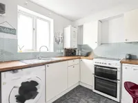 Недвижимость Sandifer Drive, Cricklewood: 6