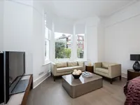 Недвижимость Highlever Road: 2