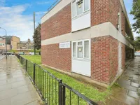 Недвижимость Pearscroft Road: 2