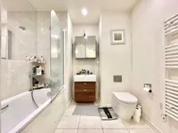 Недвижимость For Sale - Flat, Tawny Court, Shearwater Drive: 5