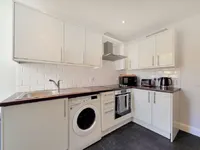 Недвижимость Sandringham Road: 2