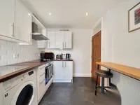 Недвижимость Sandringham Road: 11