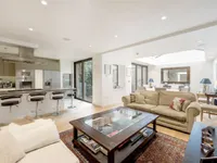 Недвижимость Roland Way: 23