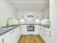 Недвижимость Finborough Road: 10