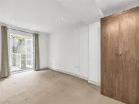 Недвижимость Finborough Road: 1