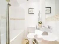 Недвижимость Finborough Road: 12