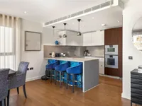 Недвижимость Compton House, Waterfront Drive: 1