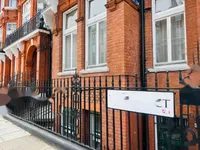 Недвижимость —: 7