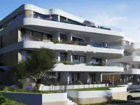 Недвижимость Трехкомнатная квартира в центре: 2