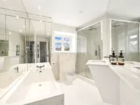 Недвижимость Redcliffe Square: 3