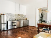 Недвижимость Трехкомнатная квартира в центре: 8