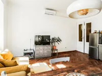 Недвижимость Трехкомнатная квартира в центре: 10