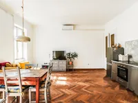 Недвижимость Трехкомнатная квартира в центре: 12