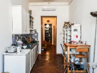 Недвижимость Трехкомнатная квартира в центре: 17