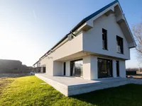 Недвижимость Дом, Чрна вас: 1