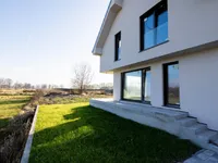 Недвижимость Дом, Чрна вас: 3