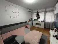 Недвижимость Двухкомнатная квартира в Изоле: 1