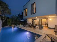 Недвижимость Семейный дом 225 м², Центр: 1