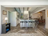 Недвижимость Семейный дом 330 м², Запад: 6