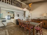 Недвижимость Семейный дом 330 м², Запад: 10