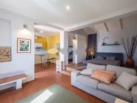 Недвижимость Семейный дом 330 м², Запад: 22