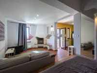 Недвижимость Семейный дом 330 м², Запад: 23