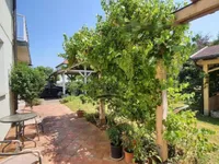 Недвижимость Двухэтажный дом с садом: 3