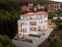 Недвижимость Двухкомнатная квартира в Центре: 1