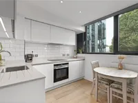 Недвижимость Highgate Hill: 13