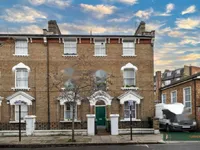 Недвижимость Kingsgate Road: 2