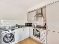 Недвижимость Rothsay Street: 8