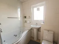 Недвижимость St. Ervans Road: 3