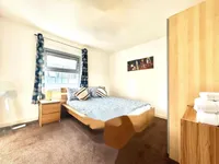 Недвижимость Watney Street: 8