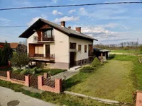 Недвижимость Дом с террасой, Кот: 15