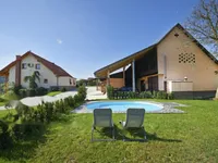 Недвижимость Усадьба на холме в окружении природы.: 1