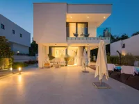 Недвижимость Семейный дом 183 м², нов.: 19