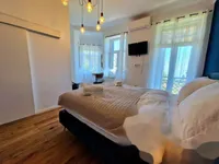 Недвижимость Четырехкомнатная квартира, Центр: 11