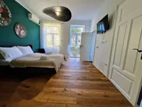 Недвижимость Четырехкомнатная квартира, Центр: 16