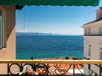 Недвижимость Двухкомнатная квартира в центре: 1