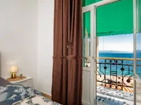 Недвижимость Двухкомнатная квартира в центре: 25