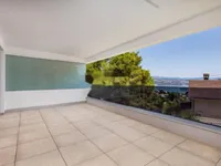 Недвижимость Трехкомнатная квартира, Центр: 1