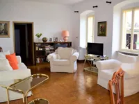 Недвижимость Трехкомнатная квартира, центр: 2