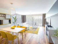 Недвижимость Трехкомнатная квартира Центр: 2